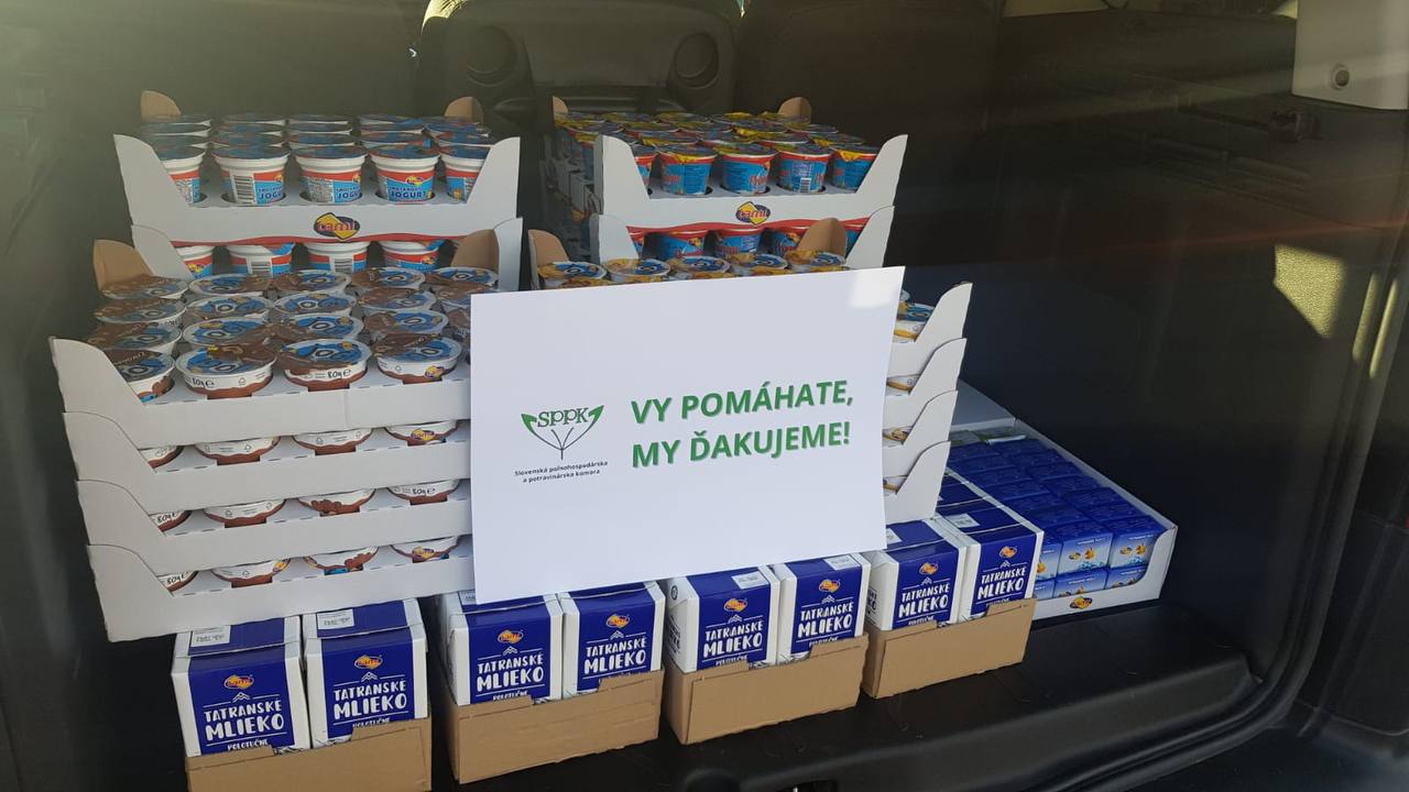 Mliečne výrobky s tabuľkou Vy pomáhate, my ďakujeme